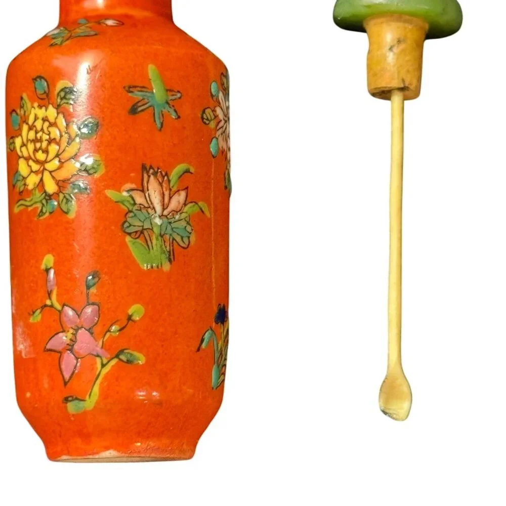 Vintage Chinese Red Snuff Bottle With Floral Motif & Green Stopper - Picture 2 of 4